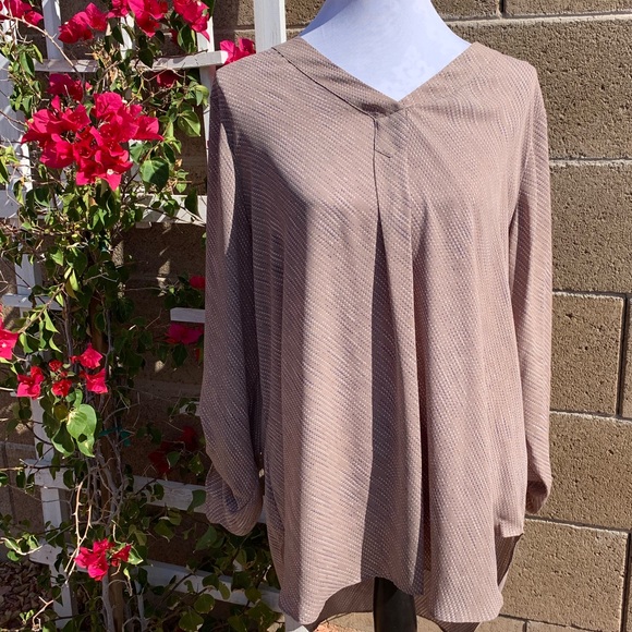 Apt. 9 Tops - 🔥Apt 9 Blouse with v neck🔥